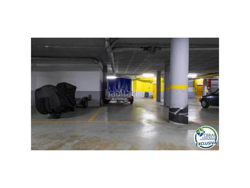 Foto 3c1e5dd3-79f7-468e-a52f-53ad80fe8bb5. Piso en avenida de la illeta amplio apartamento con terraza, parking, trastero, vistas al mar y piscina en Roses
