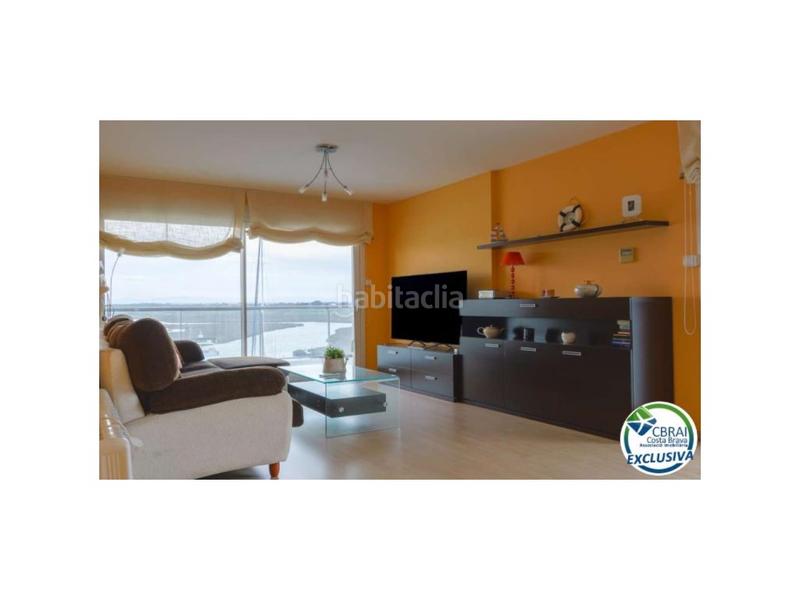 Foto 4906cc99-8ae0-4a02-95af-2b64e5aefa53. Piso en avenida de la illeta amplio apartamento con terraza, parking, trastero, vistas al mar y piscina en Roses