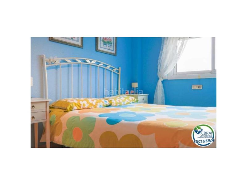 Foto 5193bce2-94b5-49ca-8cb3-746ed1db75c3. Piso en avenida de la illeta amplio apartamento con terraza, parking, trastero, vistas al mar y piscina en Roses