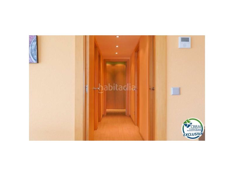 Foto c0c319b1-e90d-4bb1-94e5-beb8bdea7b32. Piso en avenida de la illeta amplio apartamento con terraza, parking, trastero, vistas al mar y piscina en Roses