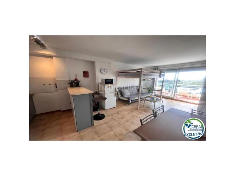 Foto 27f78701-a96d-43d7-a3b0-6e70283d6710. Estudio en carrer muga-a muga park acogedor estudio con licencia turística y con terraza privada y vistas panorámicas al mar. en Empuriabrava