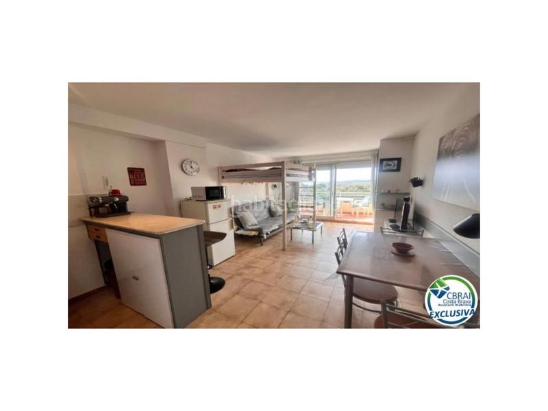 Foto cb7c519d-640b-4571-a965-c6d3f410fbb6. Estudio en carrer muga-a muga park acogedor estudio con licencia turística y con terraza privada y vistas panorámicas al mar. en Empuriabrava