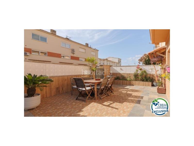 Foto 0750934b-3cca-4a5a-8a06-5f4c17d8cccd. Casa en sector puigmal a 510 casa con piscina en puigmal, 4 habitaciones, y ubicación ideal en Empuriabrava