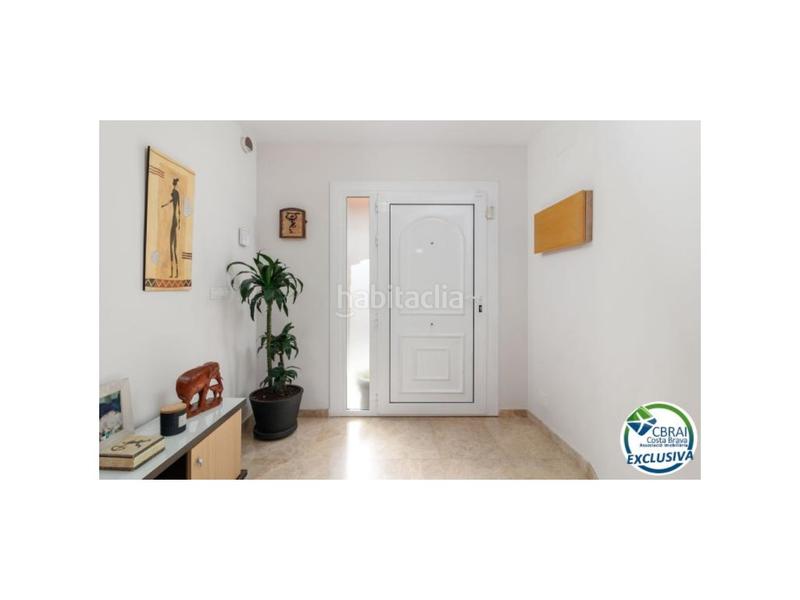 Foto 4de479b8-dd00-4be7-b3e1-81a5c2c4b5ee. Casa en sector puigmal a 510 casa con piscina en puigmal, 4 habitaciones, y ubicación ideal en Empuriabrava
