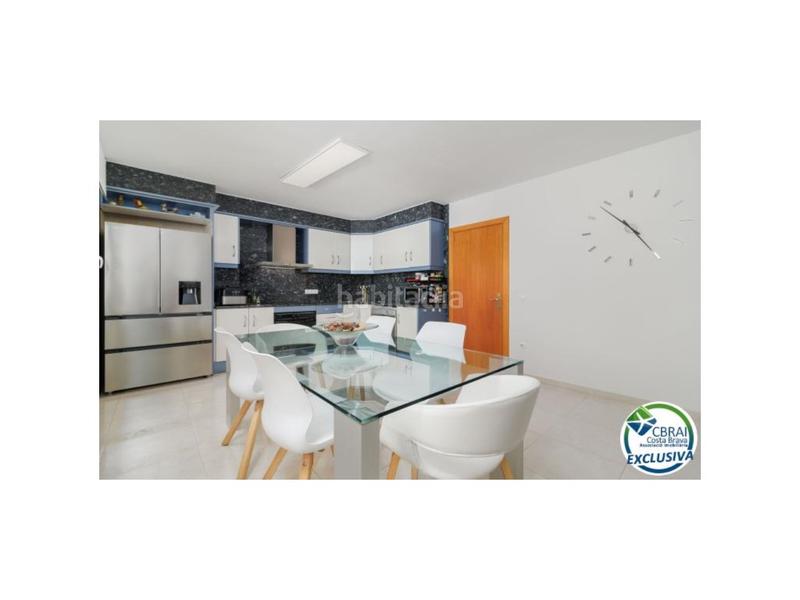 Foto c1ad9a1c-126e-4d59-ba68-17694d8f3c6e. Casa en sector puigmal a 510 casa con piscina en puigmal, 4 habitaciones, y ubicación ideal en Empuriabrava