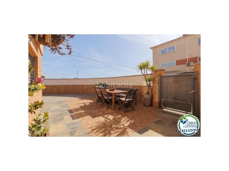 Foto c7a4493a-8d55-47f2-962a-0f711a3a08a4. Casa en sector puigmal a 510 casa con piscina en puigmal, 4 habitaciones, y ubicación ideal en Empuriabrava