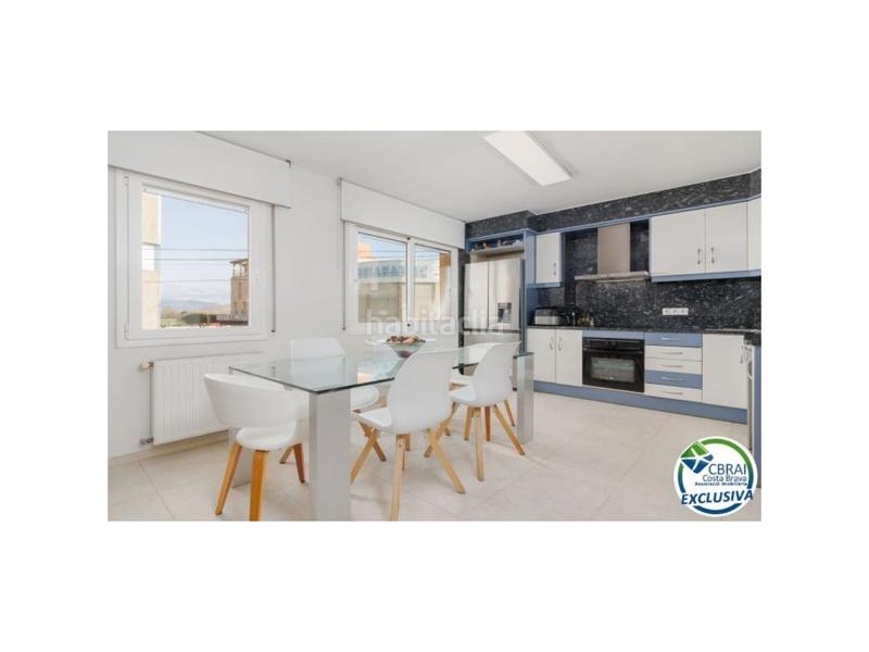 Foto d3e4ad9f-f676-47c4-b7d3-ce15b5bdcf8b. Casa en sector puigmal a 510 casa con piscina en puigmal, 4 habitaciones, y ubicación ideal en Empuriabrava