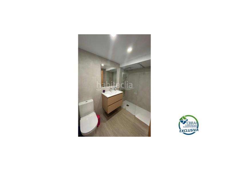 Foto 12691d37-b8d0-4177-8d70-a86f5c8dc65e. Piso en sector muga a apartamento reformado con licencia turística en primera línea de playa con magníficas vistas al mar y al parque natural els aiguam en Empuriabrava