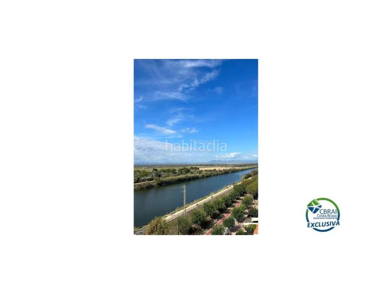 Foto dee8b374-3c03-4d7d-b5e6-29b3c43bf20f. Piso en sector muga a apartamento reformado con licencia turística en primera línea de playa con magníficas vistas al mar y al parque natural els aiguam en Empuriabrava