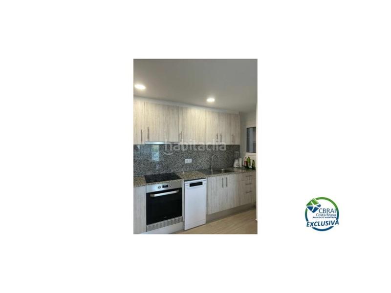 Foto e8ce691c-c086-4f32-8567-cd89f790c112. Piso en sector muga a apartamento reformado con licencia turística en primera línea de playa con magníficas vistas al mar y al parque natural els aiguam en Empuriabrava