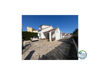 Maison à Calle d'argentera 12. Casa en mas mates con 3 habitaciones terreno y vistas al parque