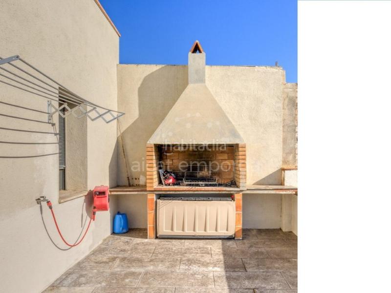 Foto 3de7ef8d-9560-4d25-8488-f5c9578886ff. Casa en calle vilafant 15 en santa llogaia, privacidad, luz natural, espacio al aire libre ... 396 m2 útiles y 400 m2 de terreno 100 edificable. en Santa Llogaia d´Àlguema