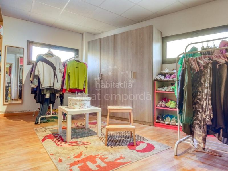 Foto 45d6bced-c8ec-4c69-a476-6429935d9620. Casa en calle vilafant 15 en santa llogaia, privacidad, luz natural, espacio al aire libre ... 396 m2 útiles y 400 m2 de terreno 100 edificable. en Santa Llogaia d´Àlguema