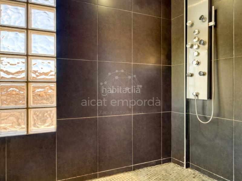 Foto 66782908-a8c1-4f79-aba5-052fd79da83e. Casa en calle vilafant 15 en santa llogaia, privacidad, luz natural, espacio al aire libre ... 396 m2 útiles y 400 m2 de terreno 100 edificable. en Santa Llogaia d´Àlguema