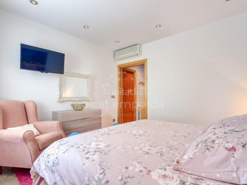 Foto 8b71adf2-9dee-4ba8-8425-e8df9b2aa622. Casa en calle vilafant 15 en santa llogaia, privacidad, luz natural, espacio al aire libre ... 396 m2 útiles y 400 m2 de terreno 100 edificable. en Santa Llogaia d´Àlguema