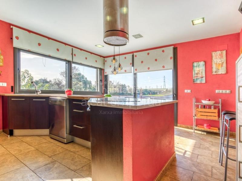 Foto 94a93c3e-53ee-4f70-a6ac-7eb3c2b6a388. Casa en calle vilafant 15 en santa llogaia, privacidad, luz natural, espacio al aire libre ... 396 m2 útiles y 400 m2 de terreno 100 edificable. en Santa Llogaia d´Àlguema