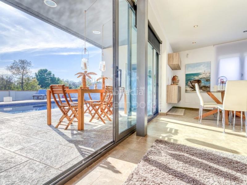 Foto b5d258d2-5447-4e94-a327-9d32a5f5f9c6. Casa en calle vilafant 15 en santa llogaia, privacidad, luz natural, espacio al aire libre ... 396 m2 útiles y 400 m2 de terreno 100 edificable. en Santa Llogaia d´Àlguema