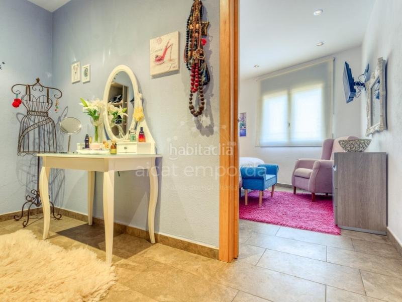 Foto bcfb212c-3727-4b81-820e-a17e965b1c5c. Casa en calle vilafant 15 en santa llogaia, privacidad, luz natural, espacio al aire libre ... 396 m2 útiles y 400 m2 de terreno 100 edificable. en Santa Llogaia d´Àlguema