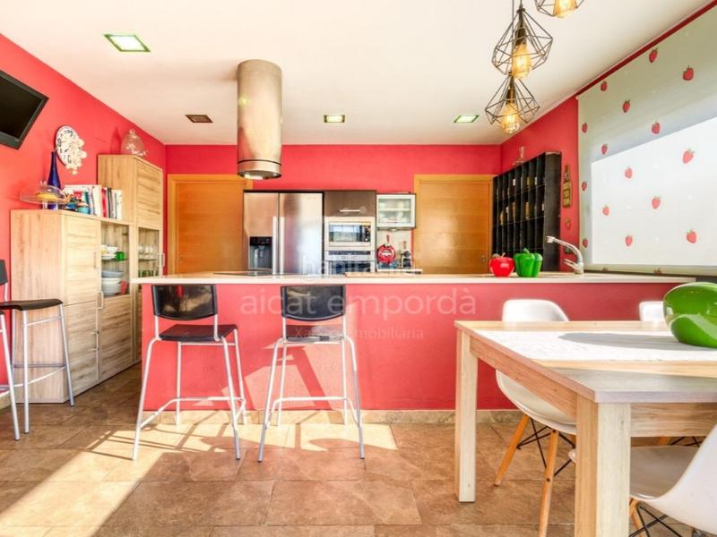 Foto dfd9ba1c-2c8c-4a7f-af57-cebe0a9eed8f. Casa en calle vilafant 15 en santa llogaia, privacidad, luz natural, espacio al aire libre ... 396 m2 útiles y 400 m2 de terreno 100 edificable. en Santa Llogaia d´Àlguema
