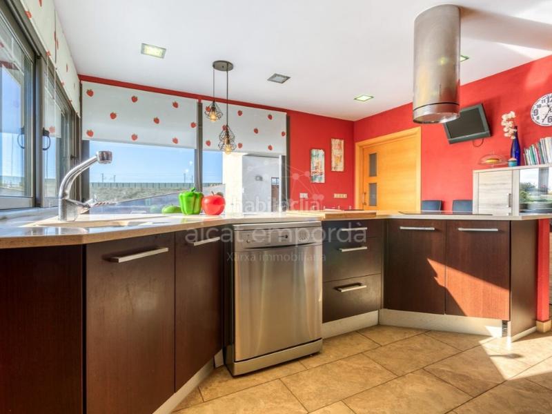 Foto f547eec3-d3ab-41c5-b1b6-c160011ef277. Casa en calle vilafant 15 en santa llogaia, privacidad, luz natural, espacio al aire libre ... 396 m2 útiles y 400 m2 de terreno 100 edificable. en Santa Llogaia d´Àlguema
