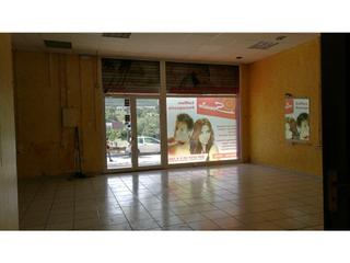 Local Comercial a Jonquera (La). Local comercial en el centro de la jonquera.