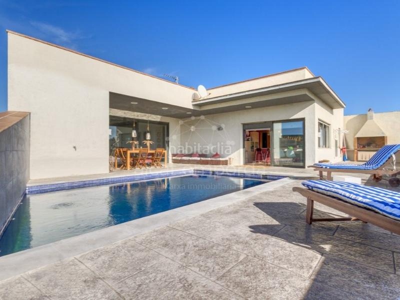 Foto 083b0086-18d2-45b9-99f1-51aecdd82746. Casa in calle vilafant 15 in Santa Llogaia d´Àlguema