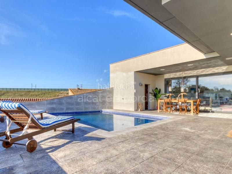 Foto 6ac02ef9-ad45-4375-9a35-bd50f1a591e0. Casa in calle vilafant 15 in Santa Llogaia d´Àlguema