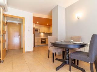 Appartement  Carrer albera. Piso reformado de dos habitaciones en figueres.