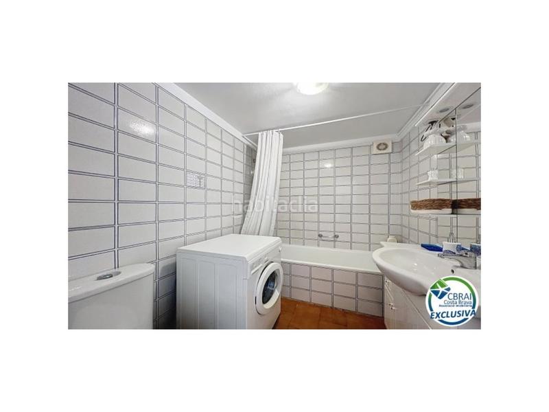 Foto f24e01f5-1e53-443f-9186-be8430455234. Piso en sector p.tipic/av.castello d'emp 6 piso con licencia turistica cerca de la playa en Empuriabrava