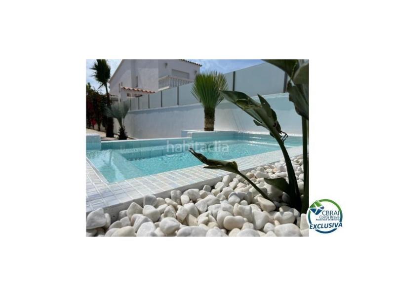 Foto 42f5bed5-b9be-474a-9499-d7d4ec2079cb. Casa in carrer falconera 24 in Cap Ras - Creus - Falconera Empuriabrava