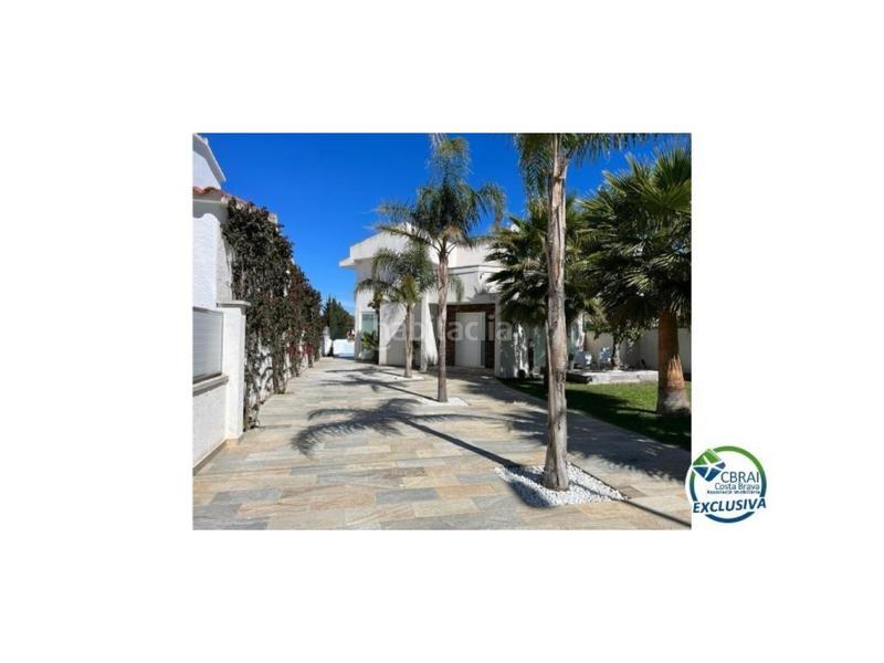 Foto 5bf6ed28-e070-4f8e-80fc-dc6e15f3bc9d. Casa in carrer falconera 24 in Cap Ras - Creus - Falconera Empuriabrava