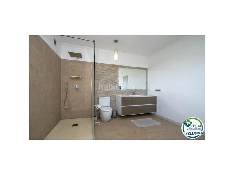 Foto ac48b9f4-0065-42a3-b33c-d841cabd3094. Casa in carrer de l'olivera in Palau-saverdera