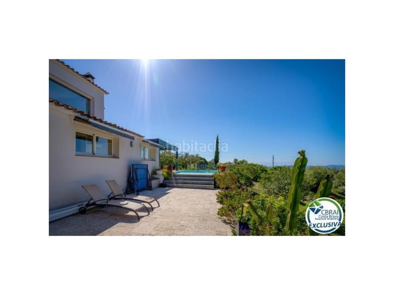 Foto b9a6971c-166b-4ebc-8f7b-5cd0272e11e5. Casa in carrer de l'olivera in Palau-saverdera