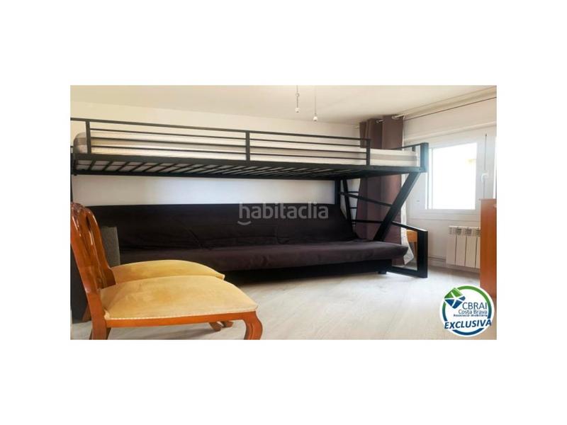 Foto 2cd942f5-9a8d-4de4-9438-12867b745708. Piso en calle de les drassanes 6 amplio piso en venta a 100 metros del mar en Roses