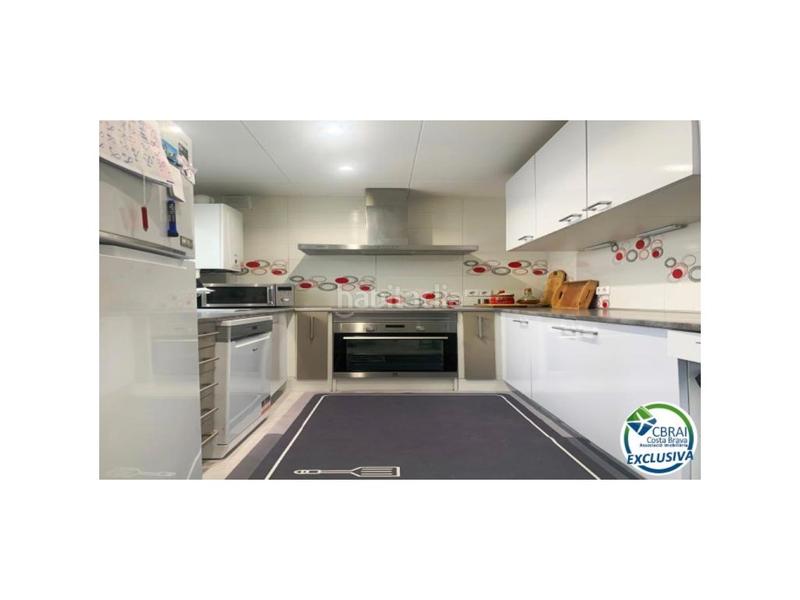Foto ae286bdc-45c1-43ca-8974-707b052edcd2. Piso en calle de les drassanes 6 amplio piso en venta a 100 metros del mar en Roses