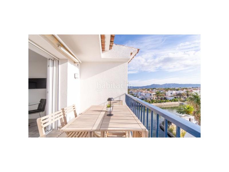 Foto 18b54b42-c3af-4186-adca-f403a5f99bf7. Piso en sector port empordà 85 precioso apartamento en la última planta con vistas al canal y amarre privado en Empuriabrava