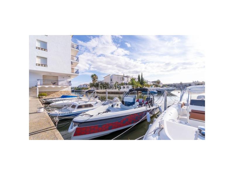 Foto 58ff52d1-36da-4293-ae86-0f01f3aa9a23. Piso en sector port empordà 85 precioso apartamento en la última planta con vistas al canal y amarre privado en Empuriabrava