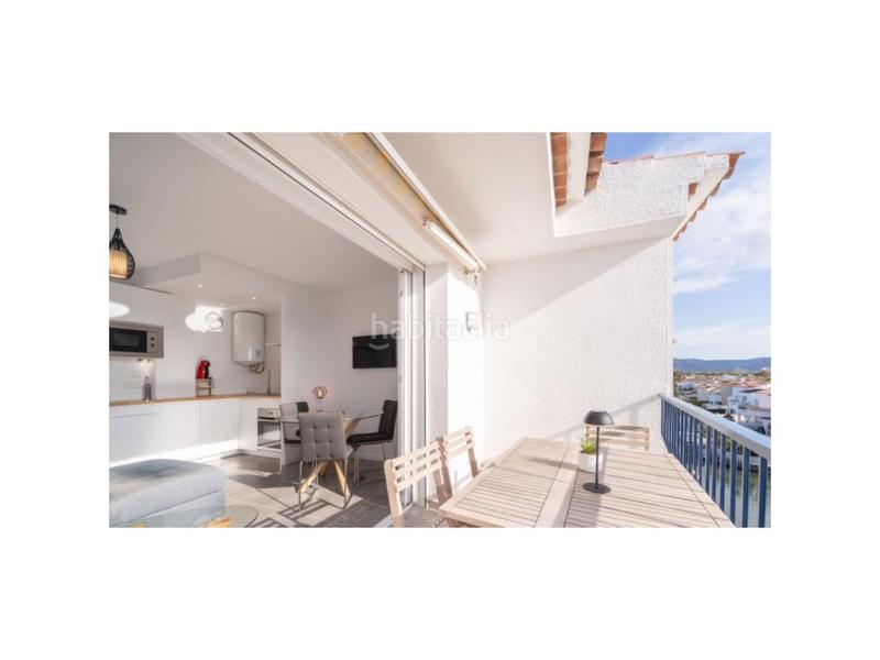 Foto 76a74af4-1c7a-4579-bb1f-2335352fe2ea. Piso en sector port empordà 85 precioso apartamento en la última planta con vistas al canal y amarre privado en Empuriabrava