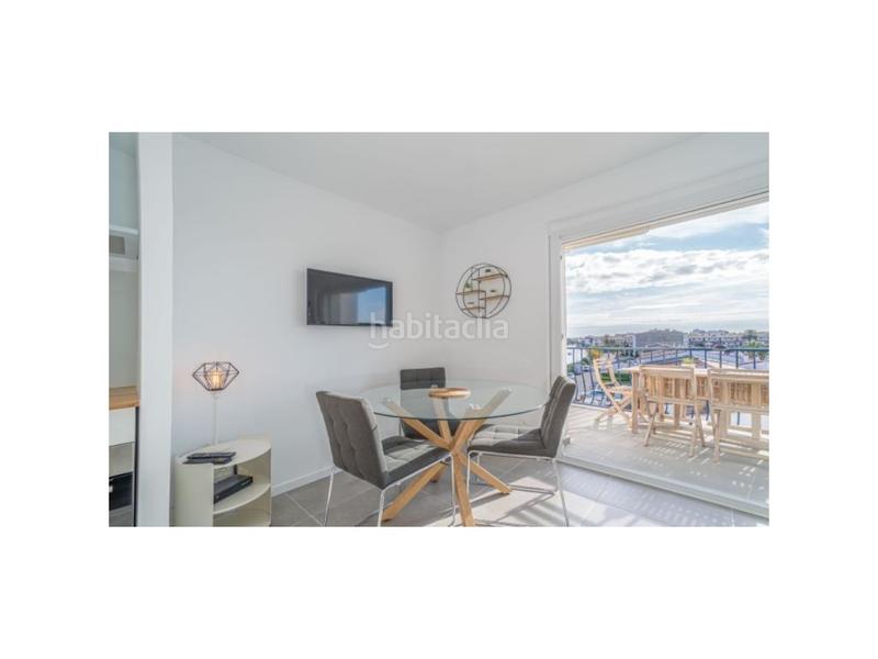 Foto d00d7f61-e144-43de-adca-3f005941557d. Piso en sector port empordà 85 precioso apartamento en la última planta con vistas al canal y amarre privado en Empuriabrava