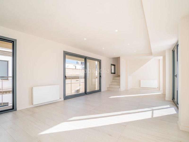 Foto 2fc63ede-041b-476f-ab85-26089a221717. Dúplex a calle pau 4 a Creu de la Mà Figueres