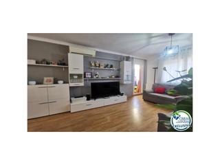 Appartement à Carrer pení. Amplio piso familiar con 4 habitaciones