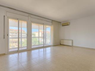 Dúplex  Carrer sant pau. Ático dúplex con parking y trastero en figueres.