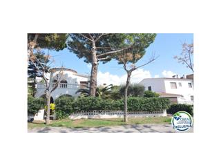 Haus  Sector requesens 161. Oportunidad en empuriabrava casa con licencia turística a 1 km d