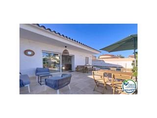 Haus  Sector alberes. Casa en planta baja con piscina en empuriabrava