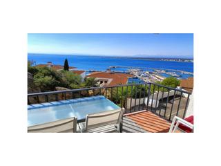 Flat in Calle del cant dels ocells 2. Magnífico piso en roses con vista mar