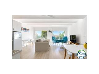 Flat  Avenida de santa barbara 27. Exclusivo apartamento reformado a 50 metros de la playa de canye