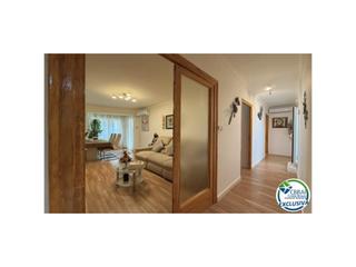 Flat in Calle de madrid 17. Piso con encanto en el centro de roses a 200 m de la playa