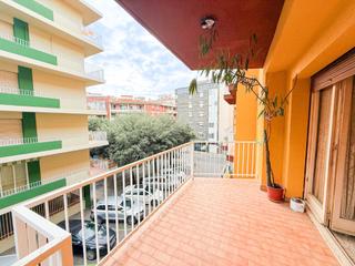 Piso  Calle eduard rodeja 10. Piso de 4 habitaciones con balcón en creu de la ma