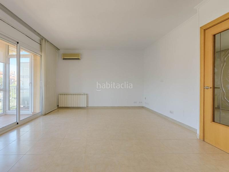 Foto 5e1353b0-e500-450e-9df7-8ee52740f01b. Duplex with heating parking in Creu de la Mà Figueres