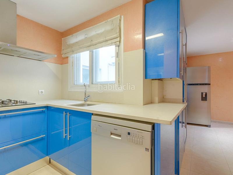 Foto 9db52da3-05b7-4bf7-b120-efd7fdef5de6. Duplex with heating parking in Creu de la Mà Figueres